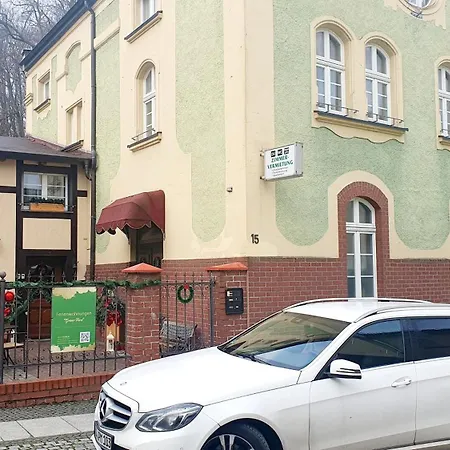 Appartement 1 Gruener Fuerst Mit Sitzecke Im Innenhof & Erdgeschoss & Naehe Park & Ruhige Lage Bad Muskau