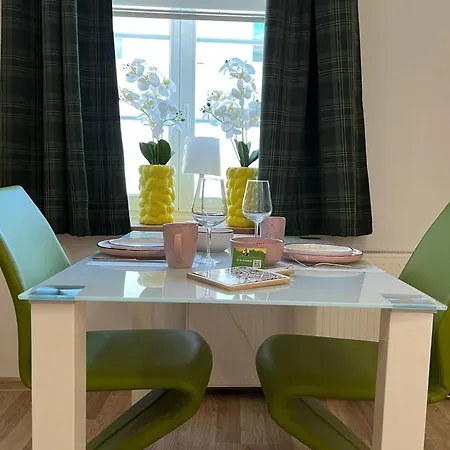 1 Gruener Fuerst Mit Sitzecke Im Innenhof & Erdgeschoss & Naehe Park & Ruhige Lage Appartamento Bad Muskau