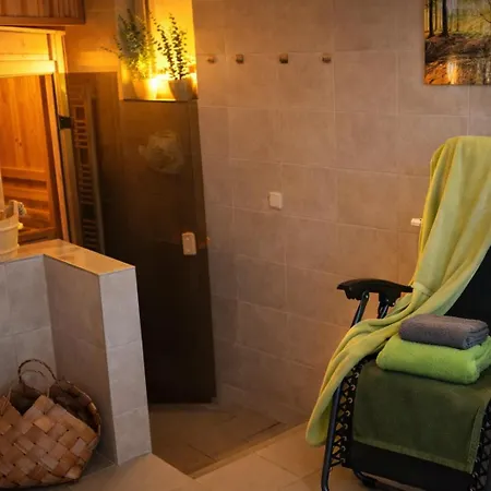 Winterruhe Am Fuerst Pueckler Park-hund Willkommen, Sauna Im Haus,parkplatz Am Haus,hermmansbad, Geopark,polnischer Markt *